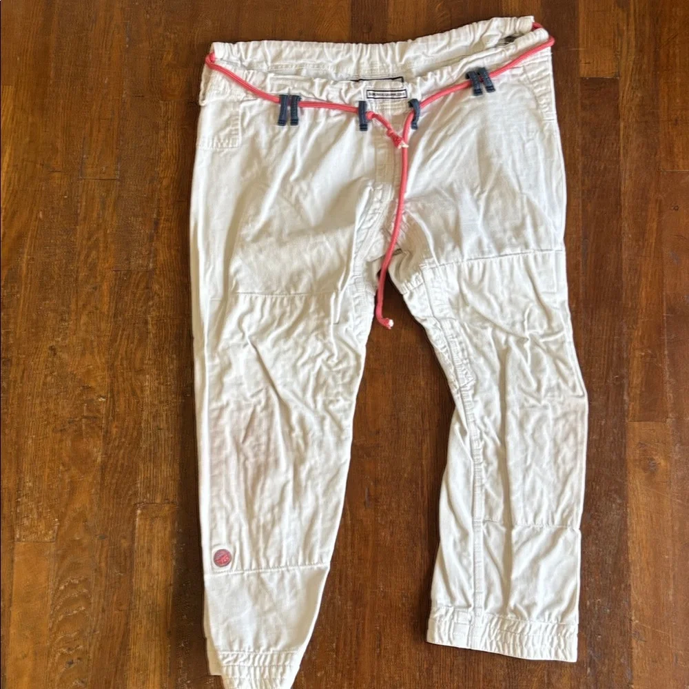 Hoyoroll COMP Standard White Kimono Gi with Pink Trim - Picture 5 of 5